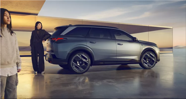 2024 Peugeot e-5008 electric SUV