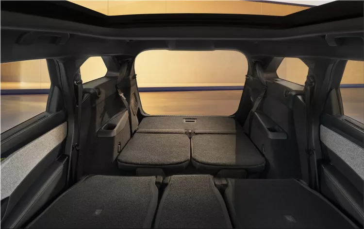 2024 Peugeot e-5008 electric SUV
