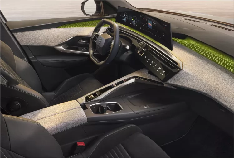 2024 Peugeot e-5008 electric SUV