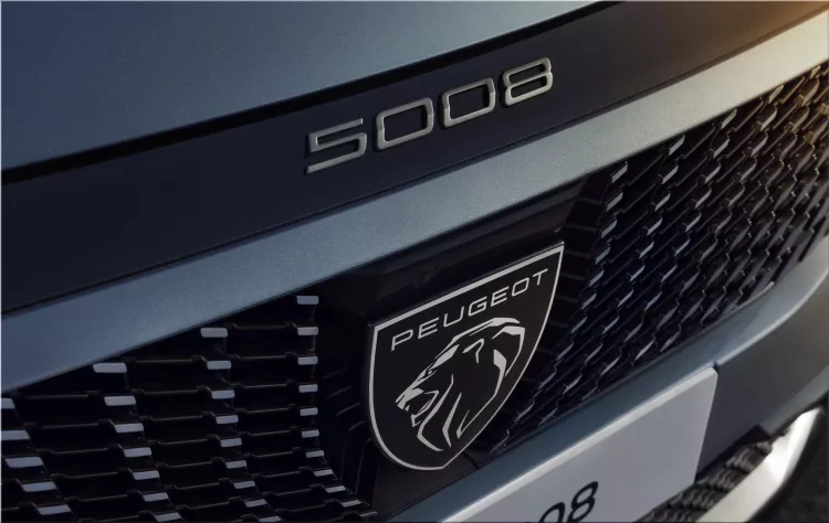 Peugeot e-5008 electric SUV