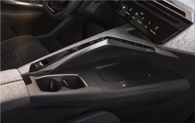 Peugeot e-5008 electric SUV