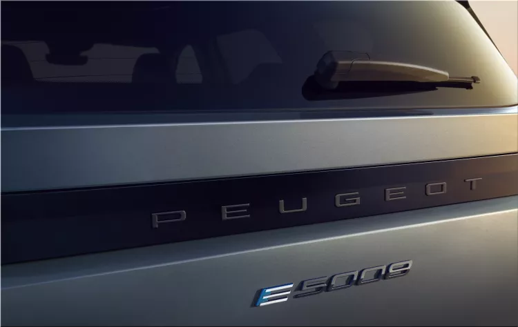 Peugeot e-5008 electric SUV