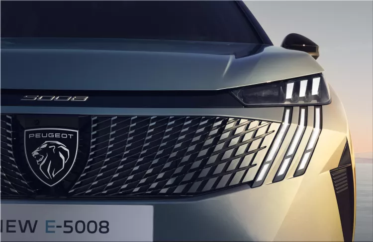 Peugeot e-5008 electric SUV