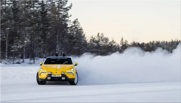 Polestar 4 Arctic Circle