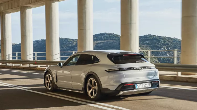 Porsche Taycan Cross Turismo