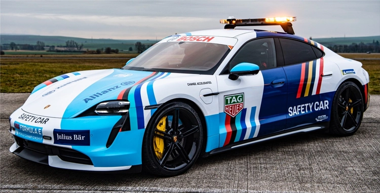Porsche Taycan Turbo S - Safety Car