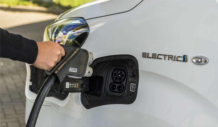 Toyota Proace Electric minivan