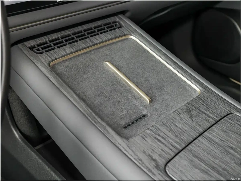 Volkswagen ID. Unyx 09