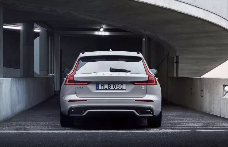 Volvo V60 T8 AWD Polestar Engineered plug-in hybrid