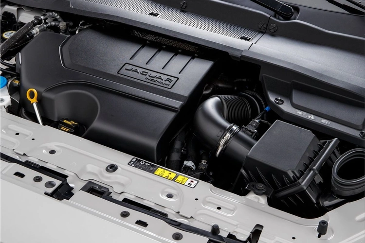 Jaguar E-Pace engine
