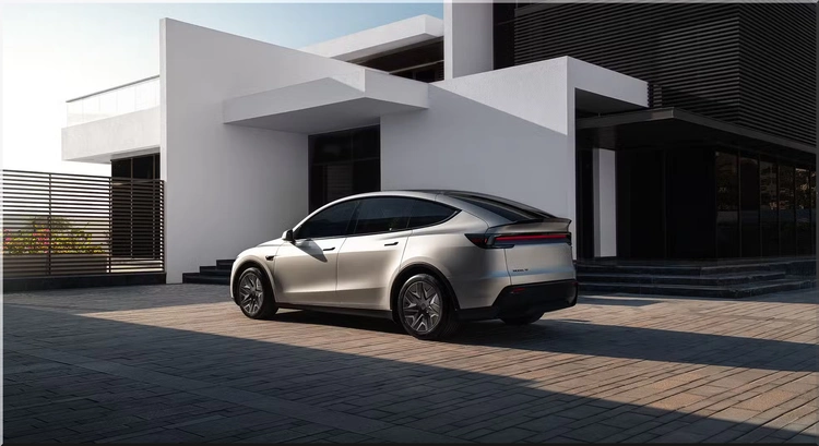 2027 Tesla Model Y L Premium