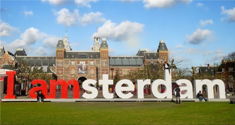 Amsterdam will ban gasoline or diesel cars and motorbikes from 2030