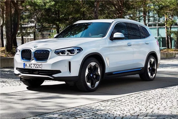 BMW iX3 - first two photos appeared