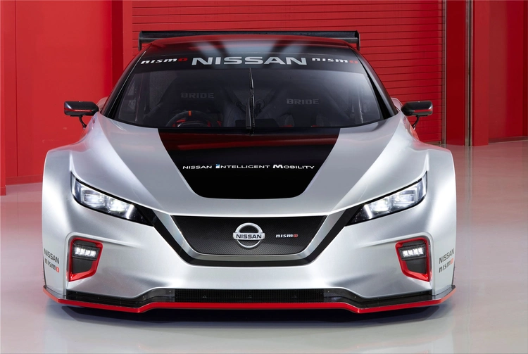 Nissan is presenting the 100% electric Nissan LEAF NISMO RC