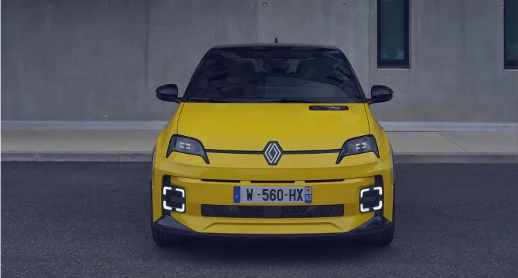 Renault 5 E-Tech Electric Review: Efficiency, Style, and Advanced Technology