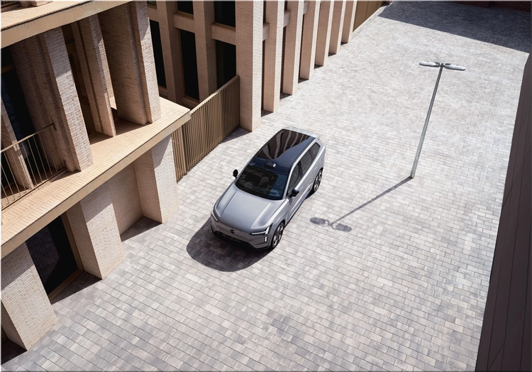 Volvo EX90 Bi-Directional Charging Turns the SUV Into a Home Power Source