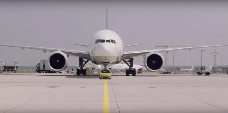 Mini Cooper SE tows a Boeing 777F