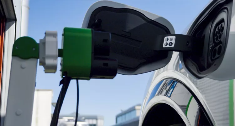 Robotic charging station 