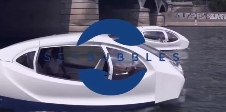 Police stops e-water taxi in Paris