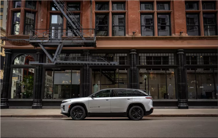 Jeep Wagoneer S