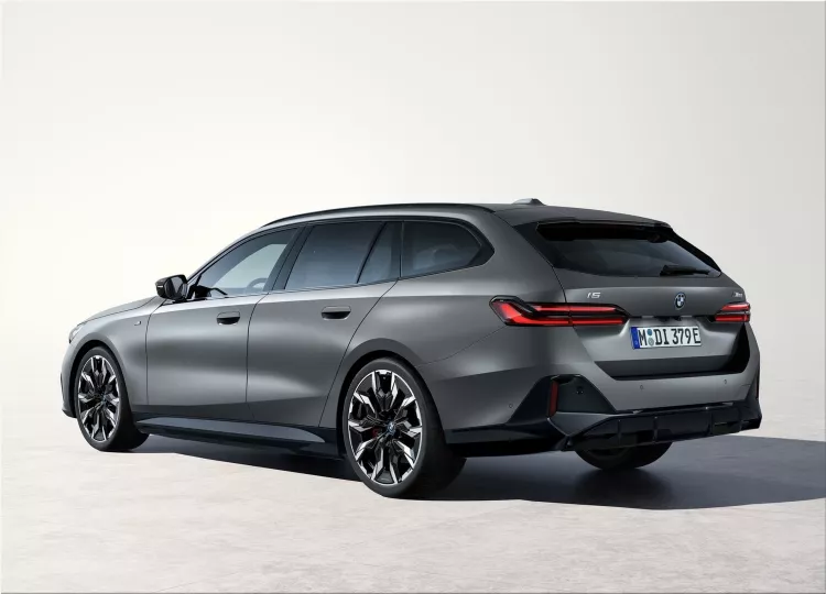 2025 BMW i5 M60 Touring
