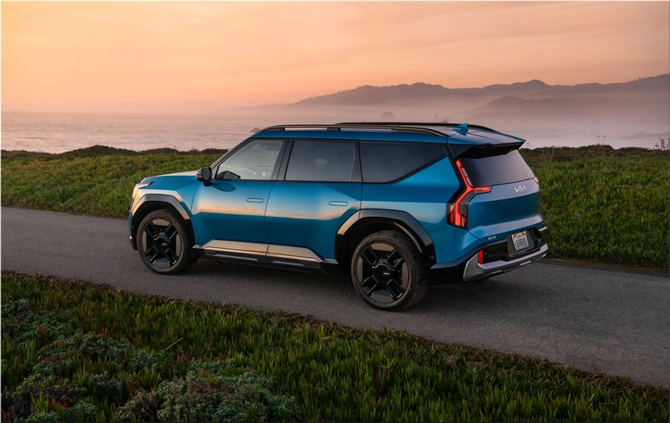 2025 Kia EV9 Luxury Electric SUV