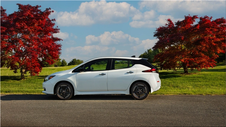 2025 Nissan LEAF