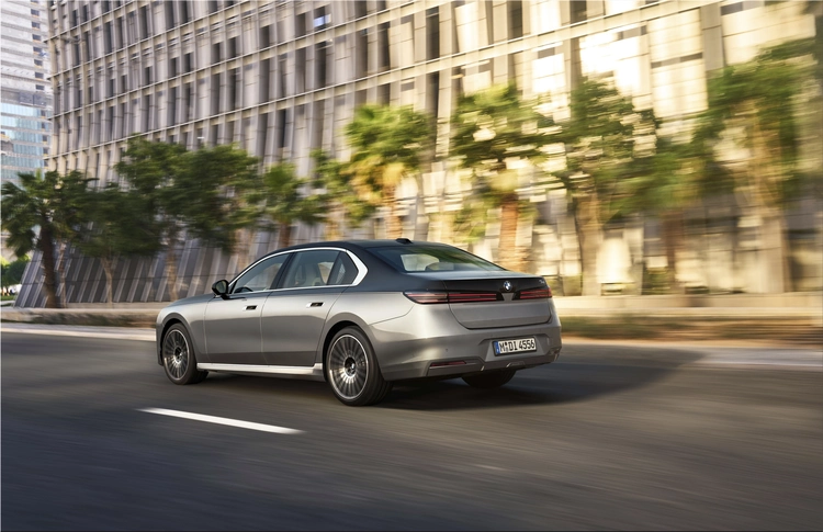 2027 BMW i7