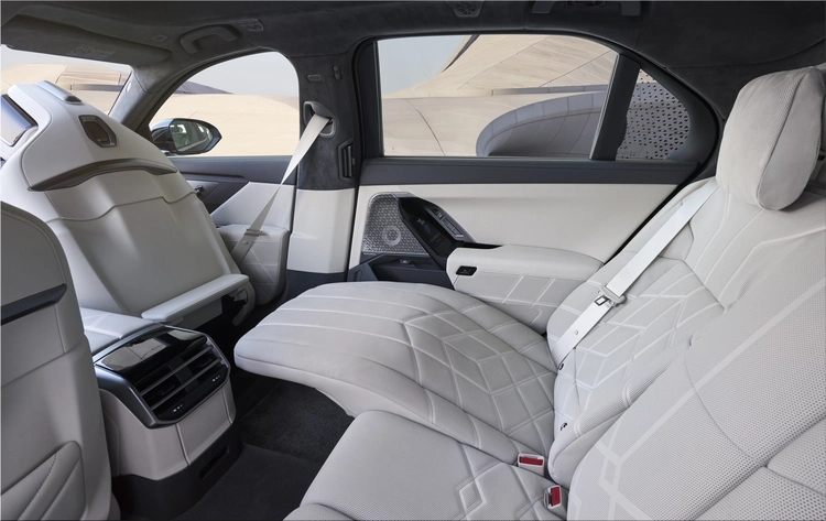 2027 BMW i7