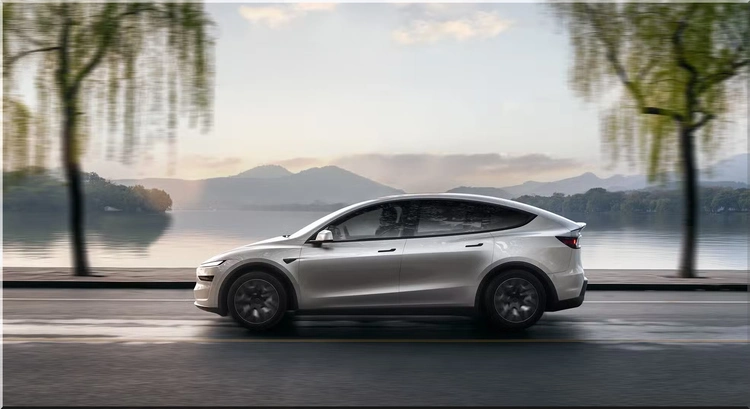 2027 Tesla Model Y L Premium