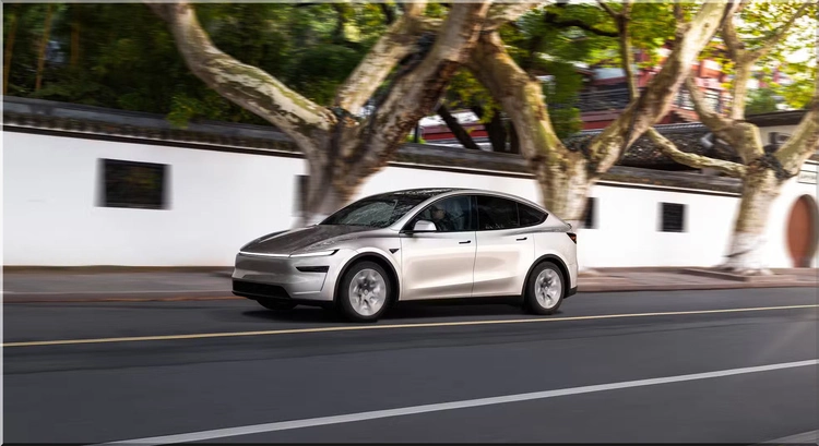 2027 Tesla Model Y L Premium
