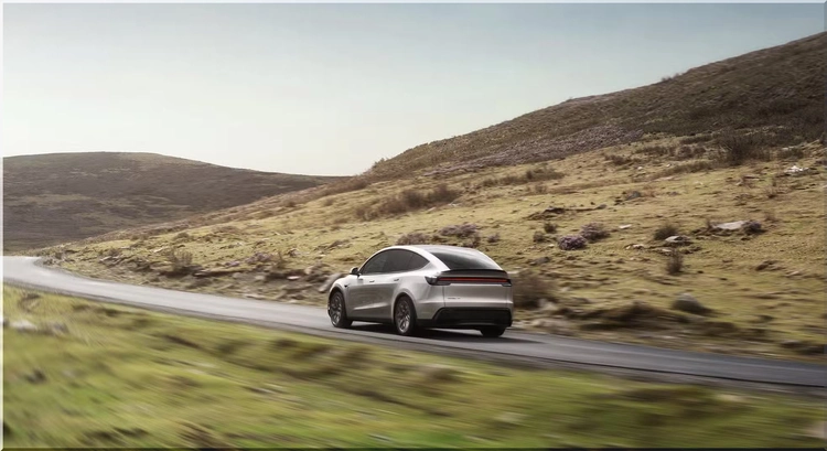2027 Tesla Model Y L Premium