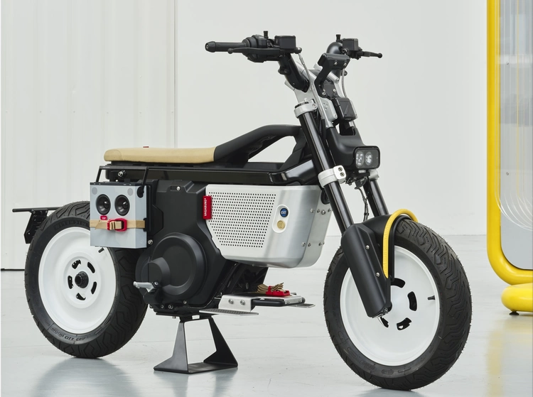 BMW CE 02 x VAGABUND