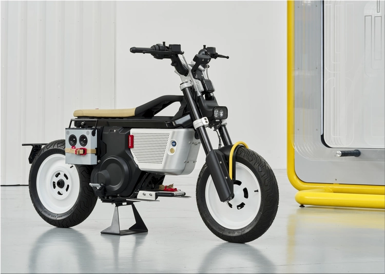 BMW CE 02 x VAGABUND