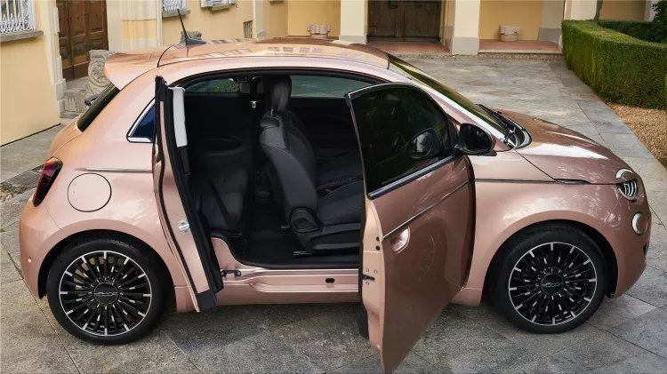 Fiat 500e 3 + 1 electric car