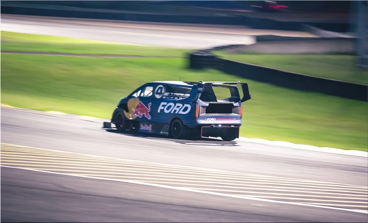Ford Supervan 4.2