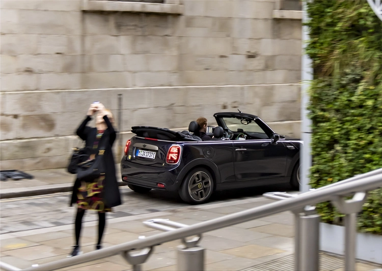 MINI Cooper SE Convertible