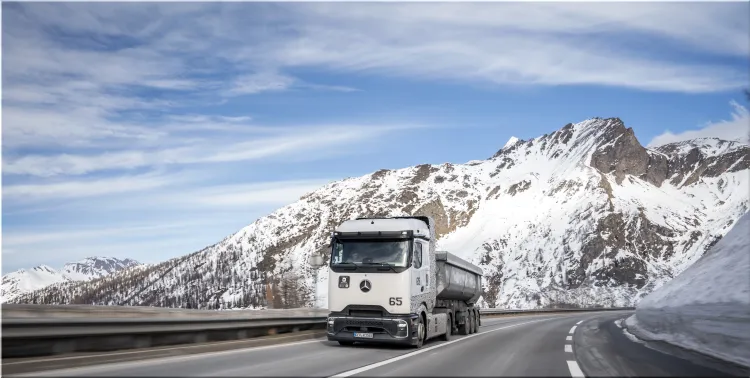 Mercedes-Benz GenH2 Truck