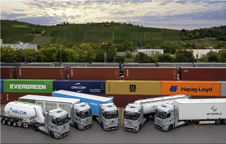 Mercedes-Benz GenH2 Trucks
