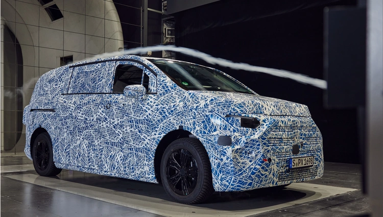 Mercedes-Benz VLE electric minivan