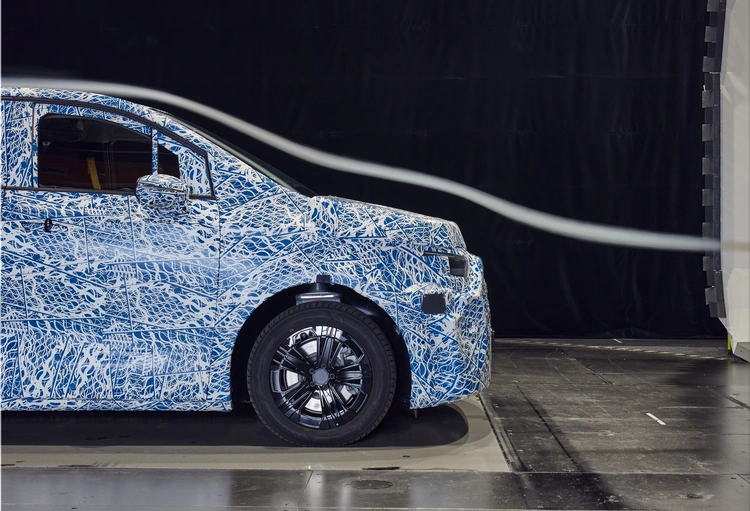 Mercedes-Benz VLE electric minivan