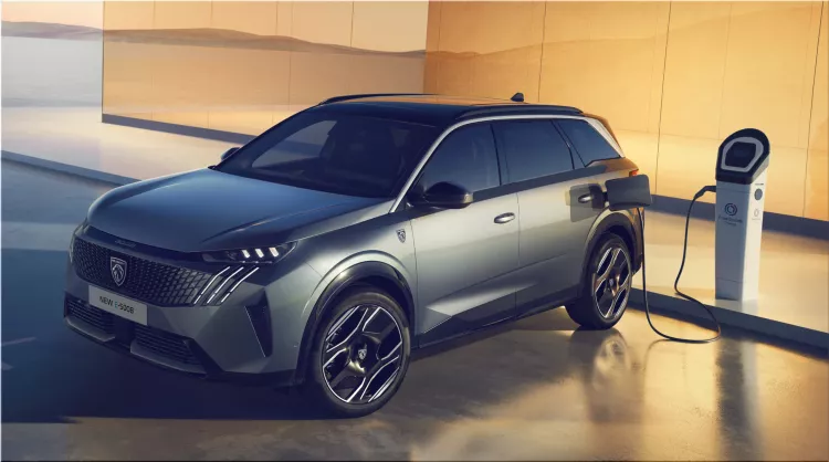 Peugeot e-5008 7 seater electric SUV