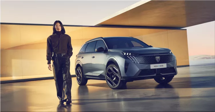 Peugeot e-5008