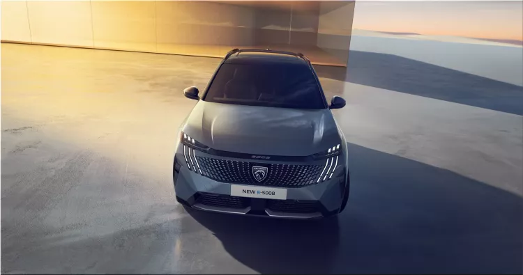 Peugeot e-5008