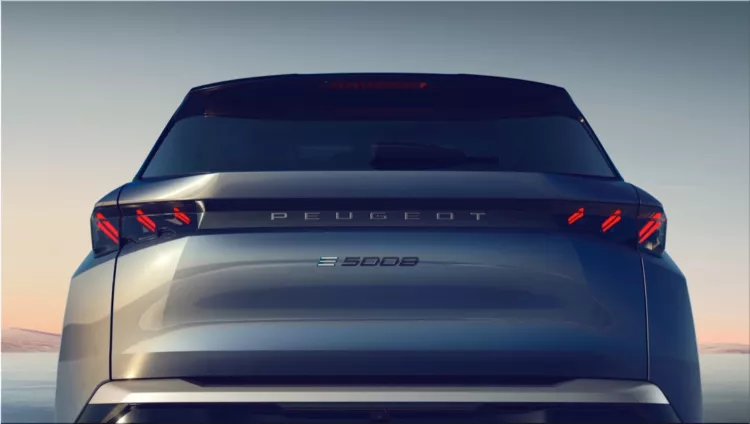 Peugeot e-5008