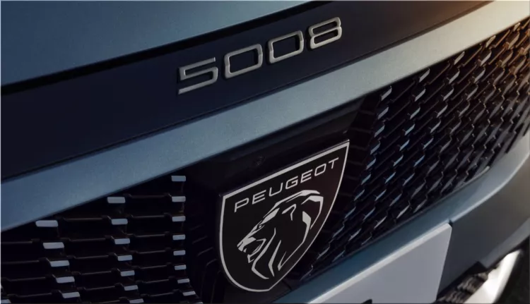 Peugeot e-5008