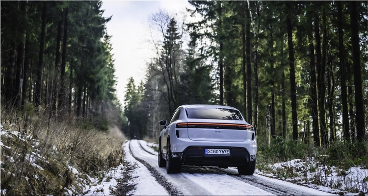 Porsche Macan Turbo Electric