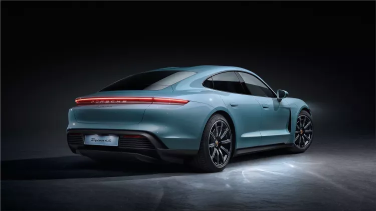 Porsche Taycan 4S - official information and photos