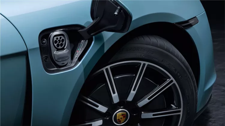 Porsche Taycan 4S - official information and photos