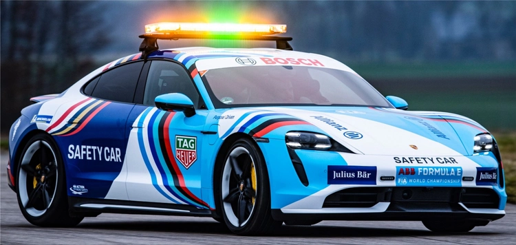 Porsche Taycan Turbo S - Safety Car